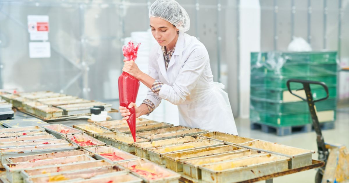 cake decorating process